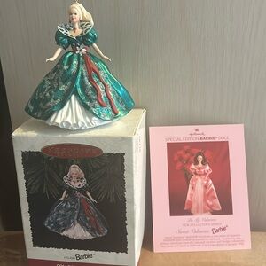 Hallmark keepsake holiday Barbie ornament collector series 1995